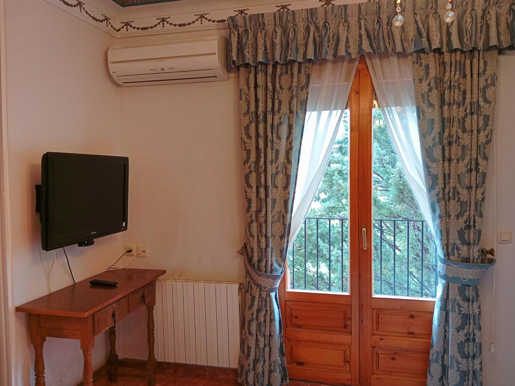 Hotel La Rueda 3000 Мора-де-Рубьелос Экстерьер фото