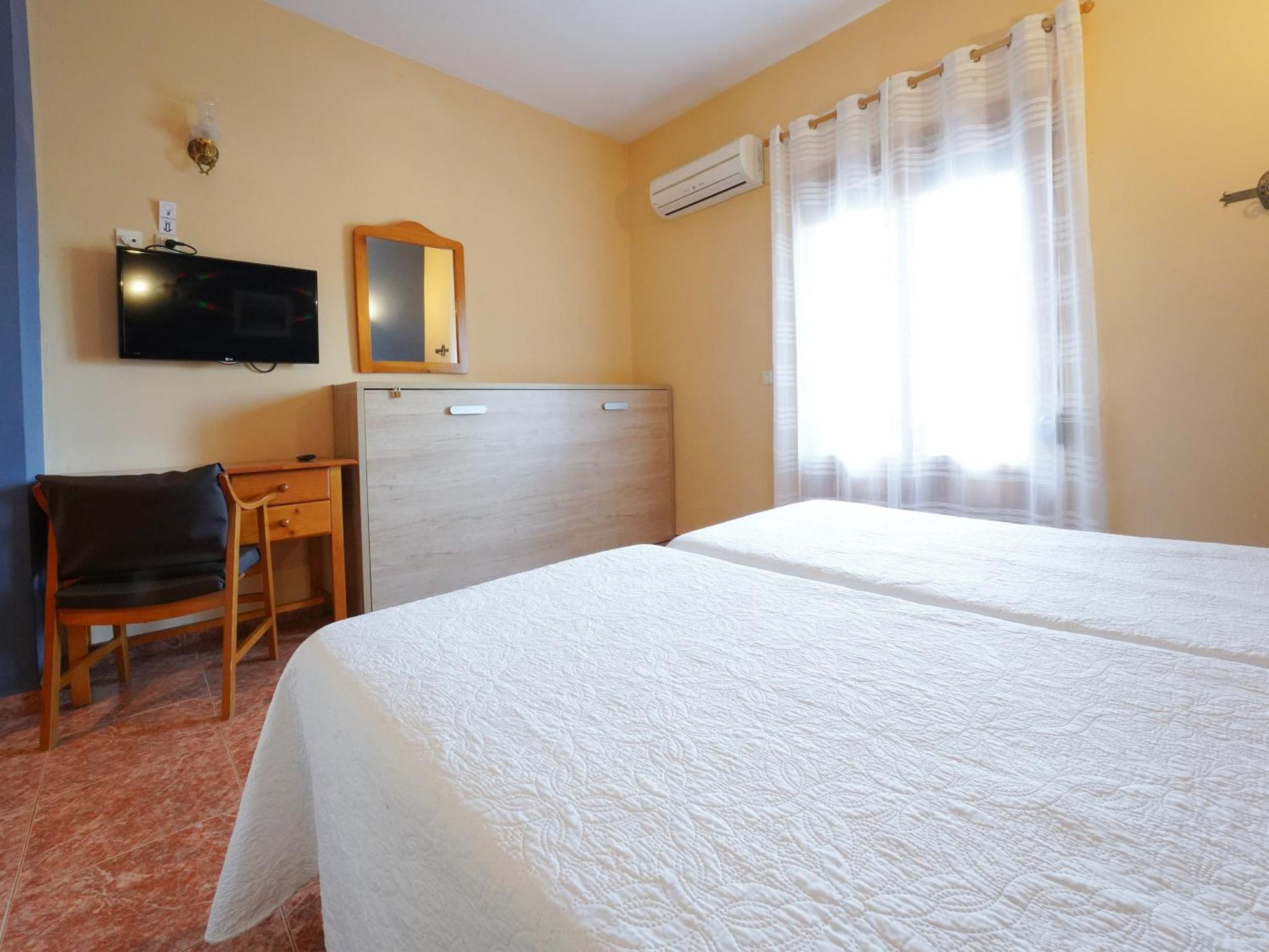 Hotel La Rueda 3000 Мора-де-Рубьелос Экстерьер фото